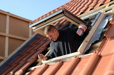 Pose de fenêtres de toit Velux à Sarreinsming